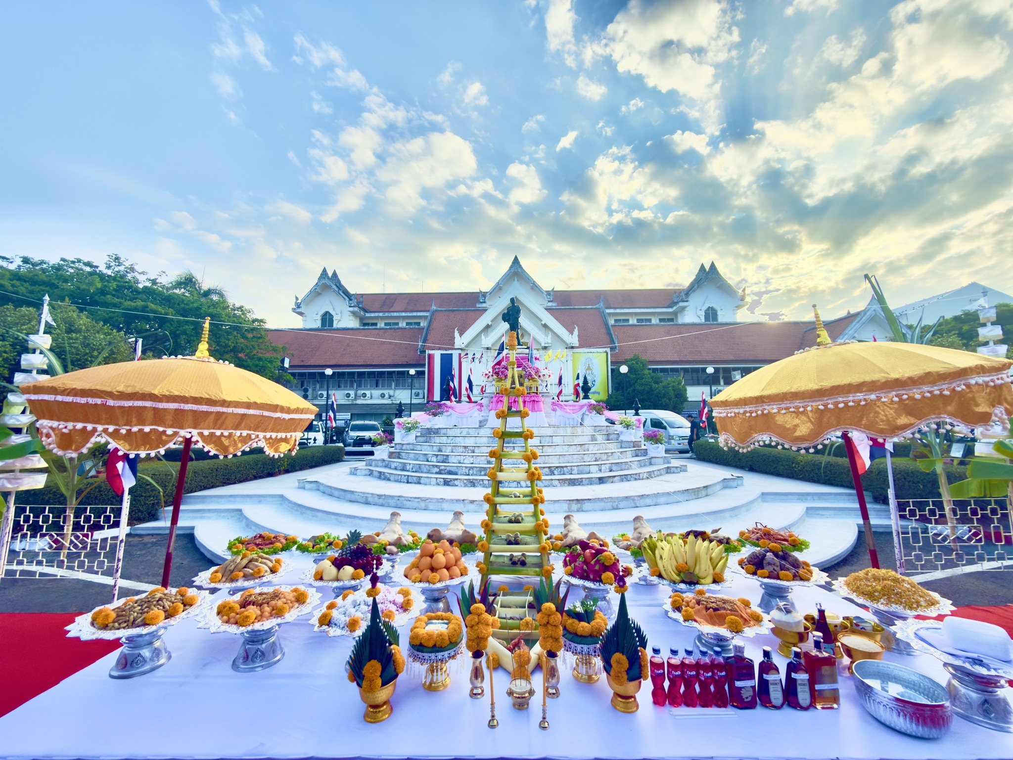 title - ส.ป.ก.ยโสธร ร่วมพิธีทำบุญตักบาตร พิธีบวงสรวงพระบรมราชานุสาวรีย์รัชกาลที่ 5 พิธีวางขันหมากเบ็งและพิธีบวงสรวงพระสุนทรราชวงศา (สิงห์) เพื่อความเป็นสิริมงคลเนื่องในโอกาสวันสถาปนาจังหวัดยโสธร และการจัดงานกาชาด ประจำปี พ.ศ.2569